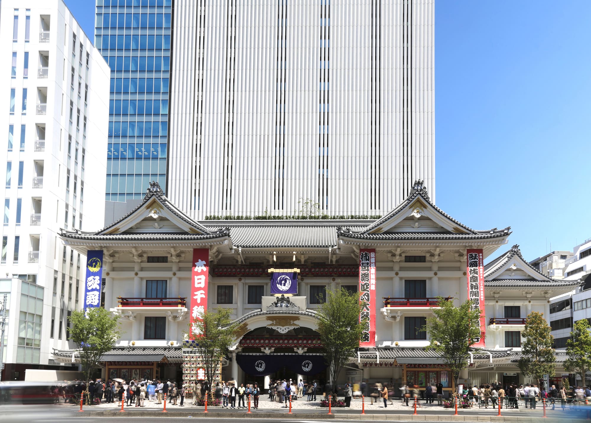 Enjoy Kabuki with “Hitomaku-Miseki”: a Ticket Sold on the Day of the Performance