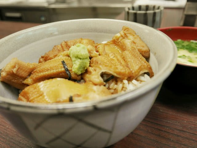 Anago-don, the Most Popular Dish at Takahashi