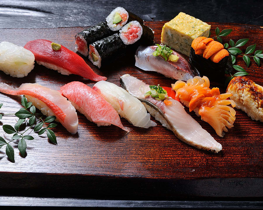 Worth hours of queuing, you need to try “SyunSakana Omakase set” (meal set of chef’s choice of seasonal fish)