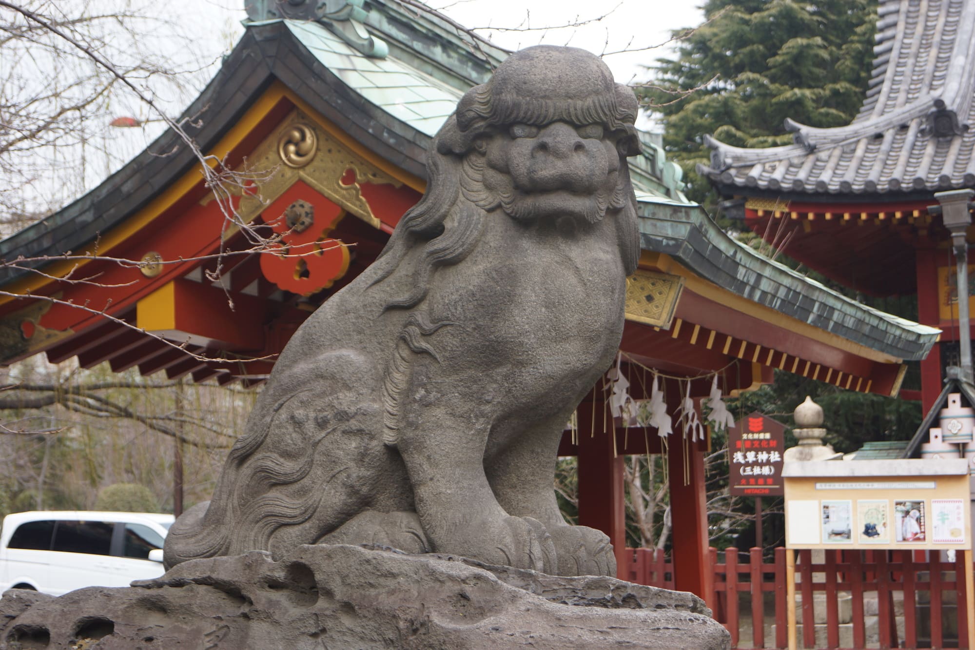 Attention “Komainu” (guardian dogs)!