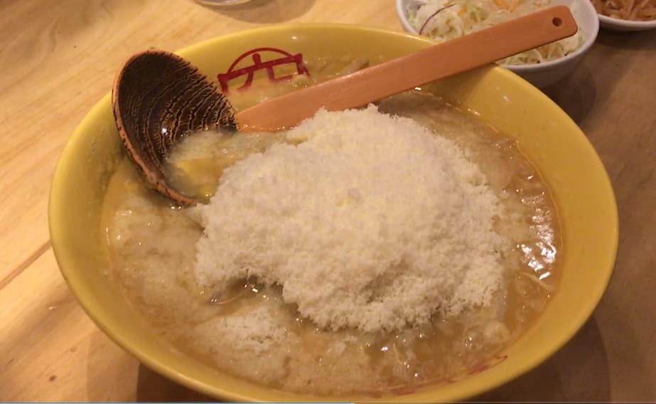 Unique ramen in Tokyo Cheese on ramen (w/Photos)