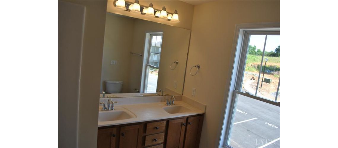 1086 Commonwealth Circle, Forest, VA