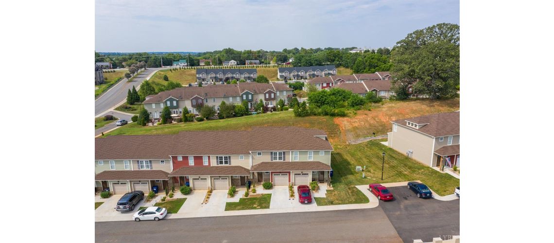 1205 Commonwealth Cir, Forest, VA