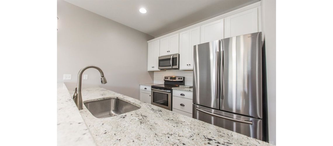 1205 Commonwealth Cir, Forest, VA