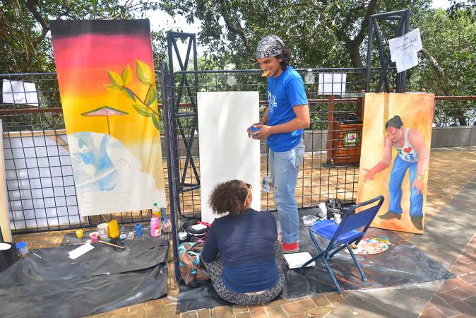Fotografía de Creatividad de artistas del Festival de Artes al Aire Libre se enfoca en el Ambiente