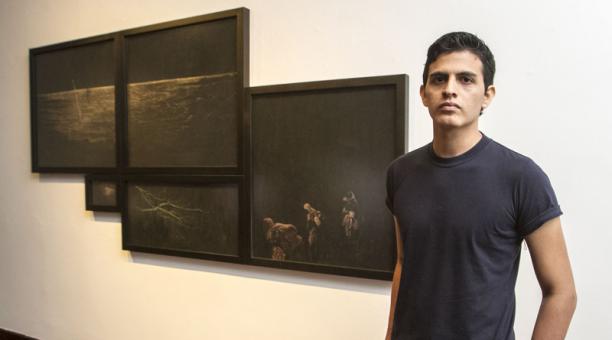 Fotografía de La pintura ganadora del Salón de Julio 2018 tiñe de hollín motivos naturales