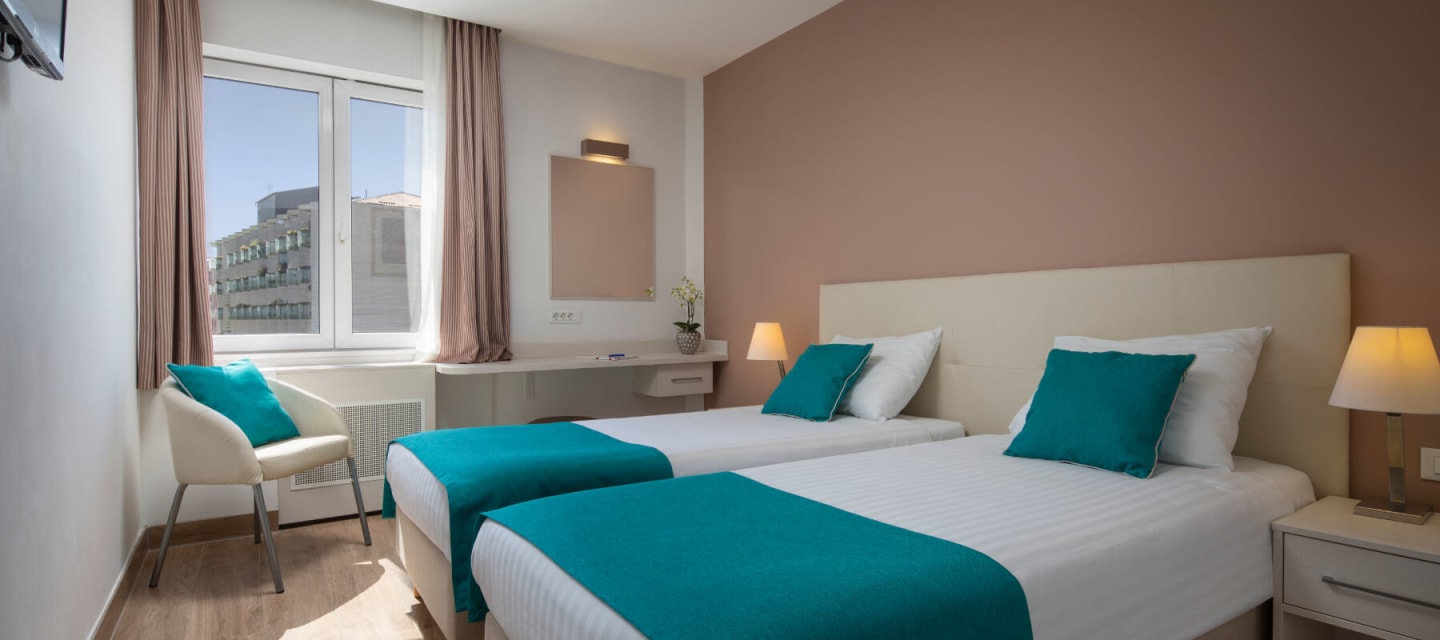 Rooms & Suites