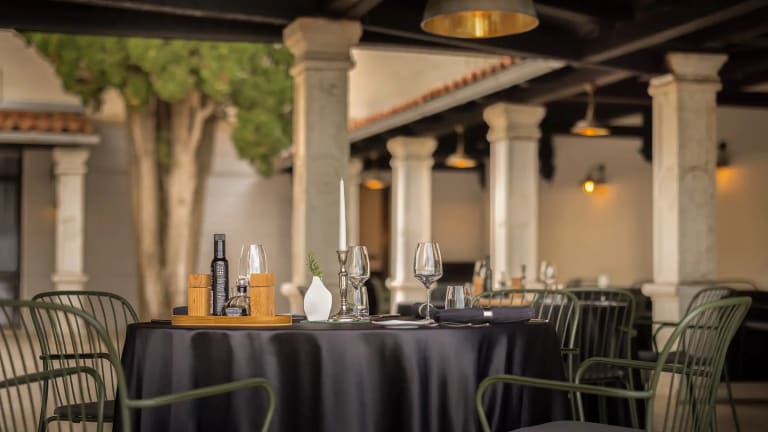 Restaurants & bars
