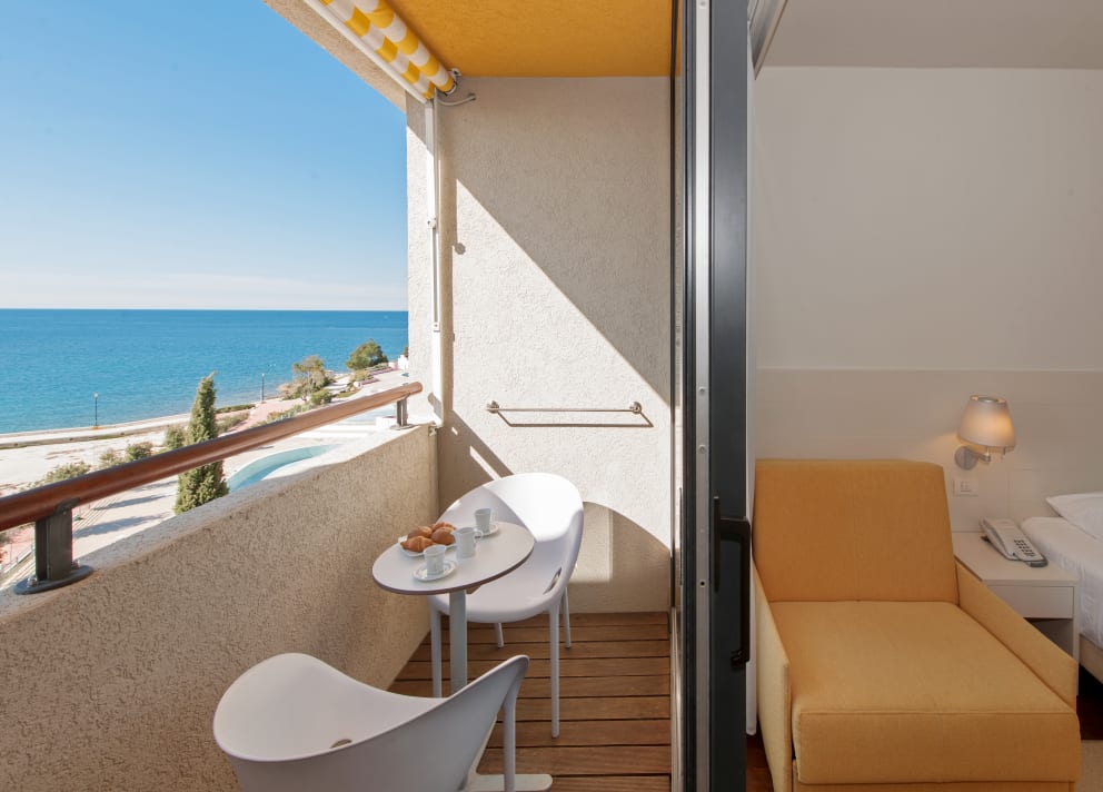 La vista dal letto o dal balcone che dà sul mare o sul parco, è il modo migliore per iniziare la giornata in vacanza.