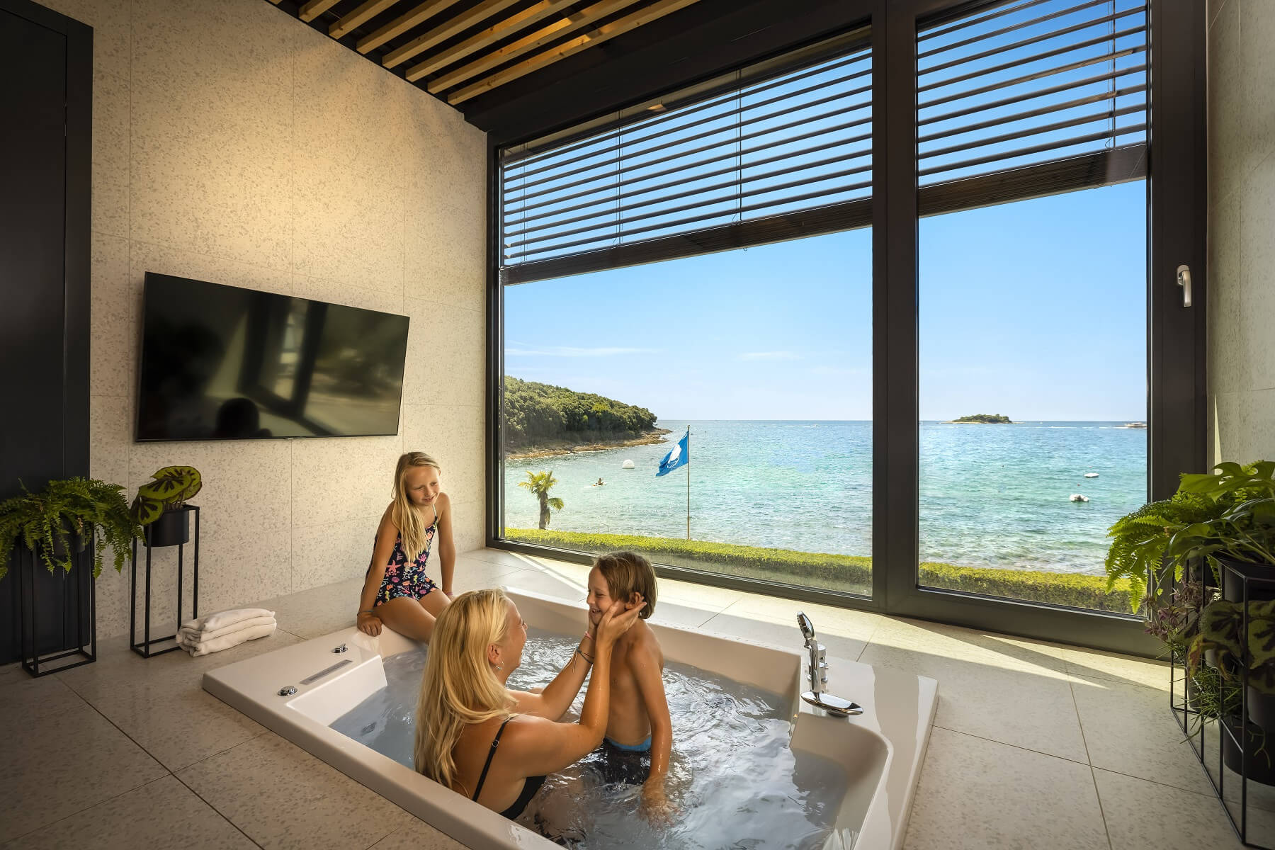Daily campsite family bathroom hire
