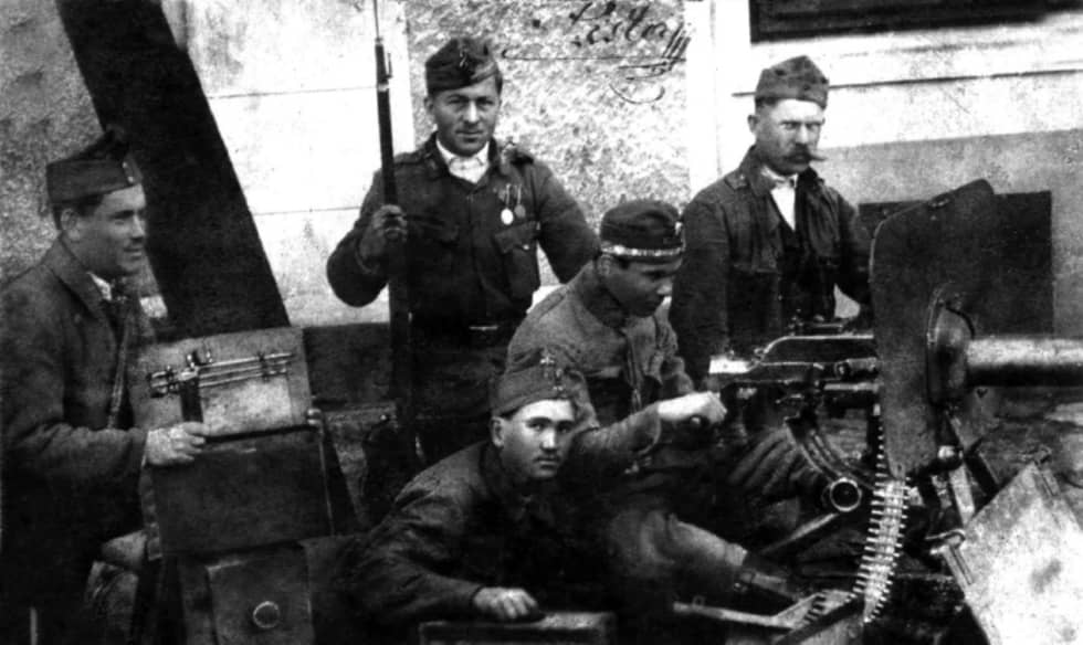 I. világháborús fekete-fehér fénykép, magyar géppuskás katonák.