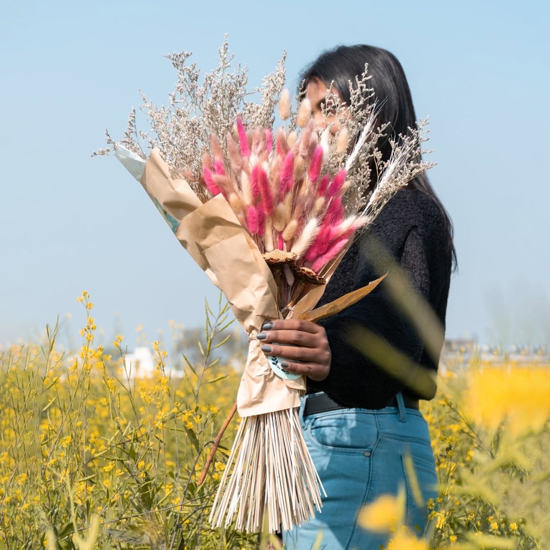 Dried Flowers vs Fresh Flowers: The Benefits, Importance, Uses, and Care Tips