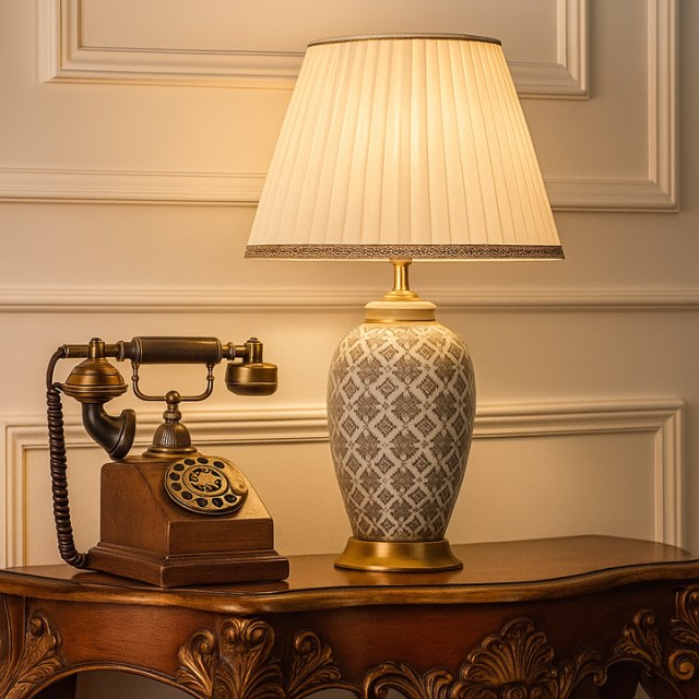 Textured ceramic lamp with diamond pattern