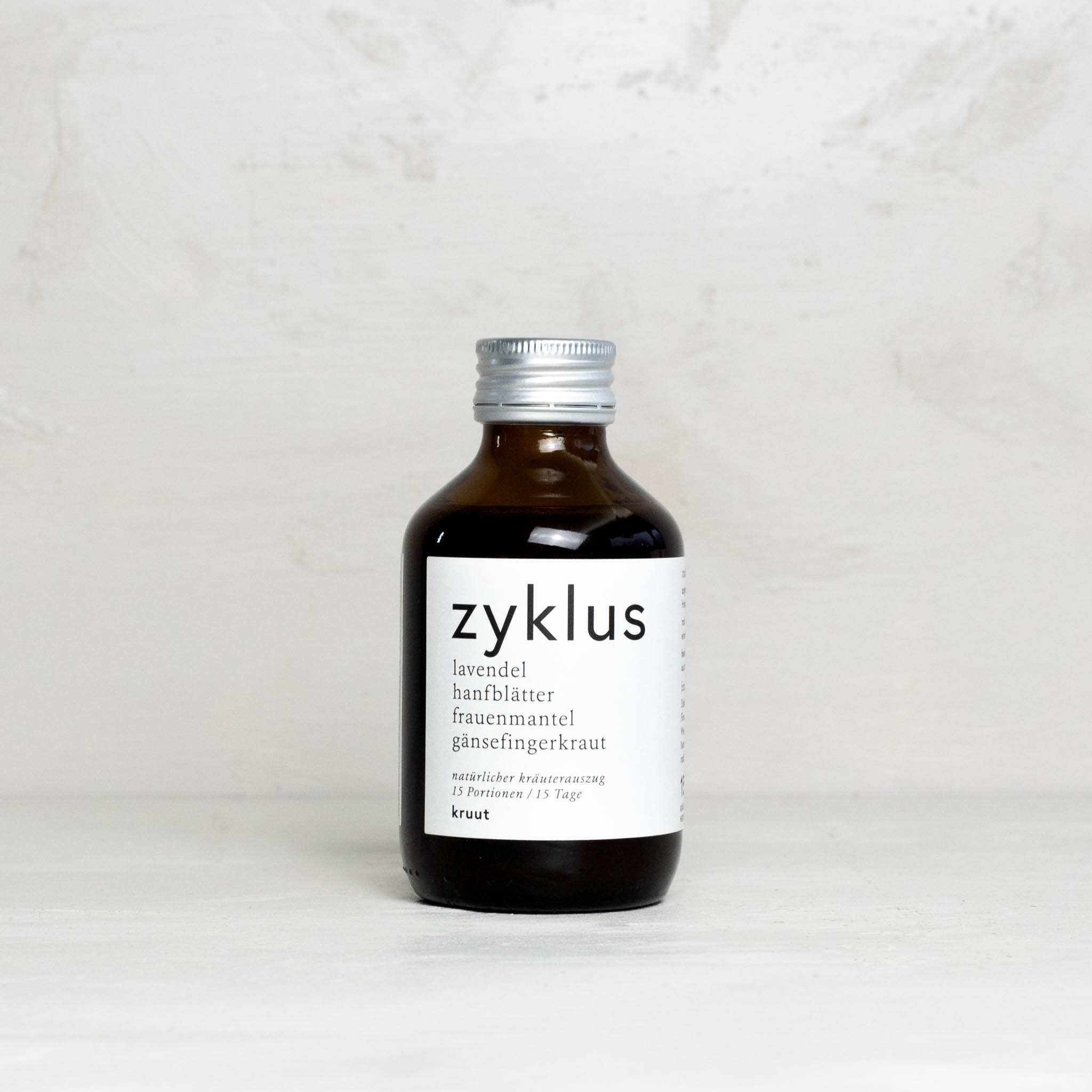 Wildkräuter in Honig und Essig für den Zyklus