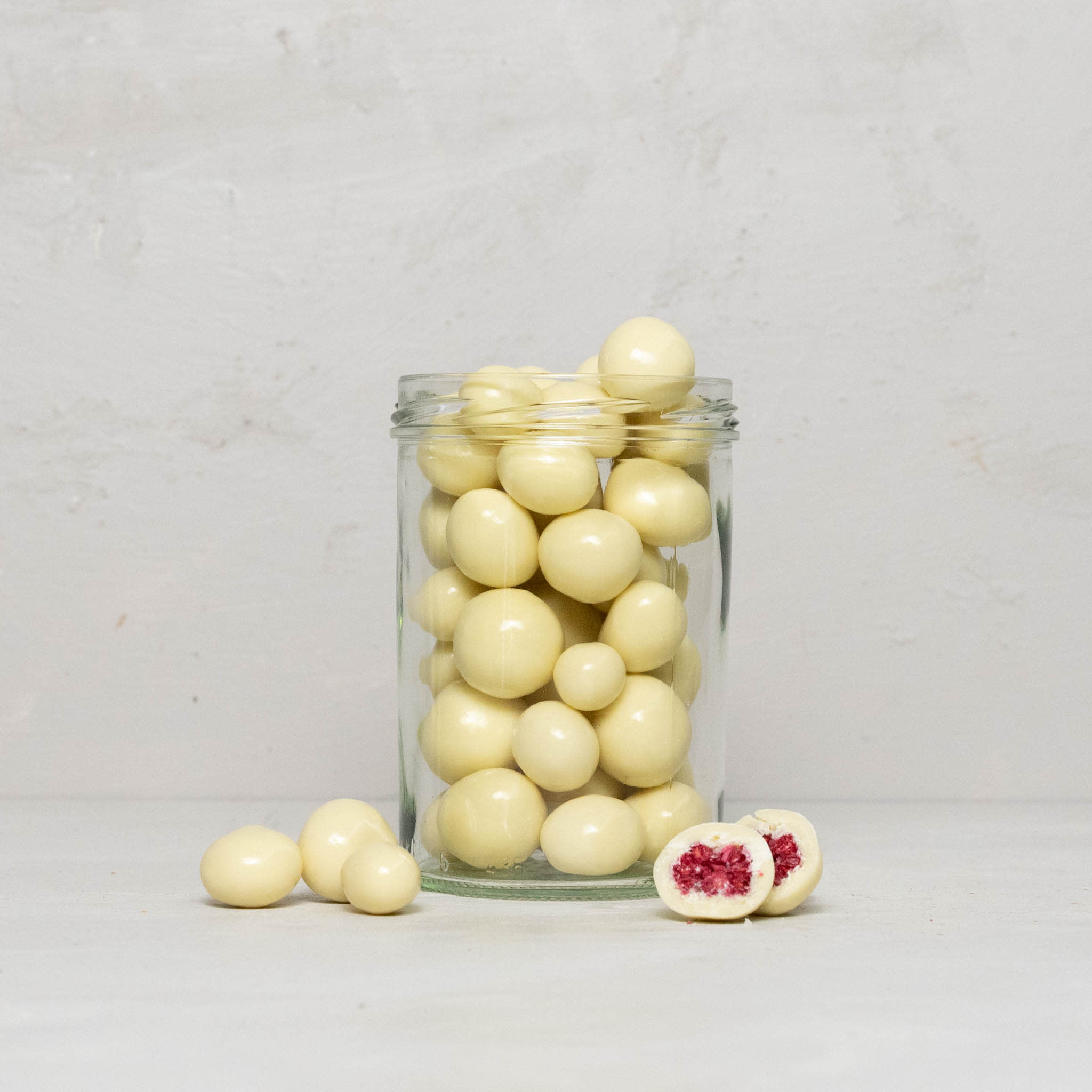 Himbeeren in weisser Schokolade im Glas