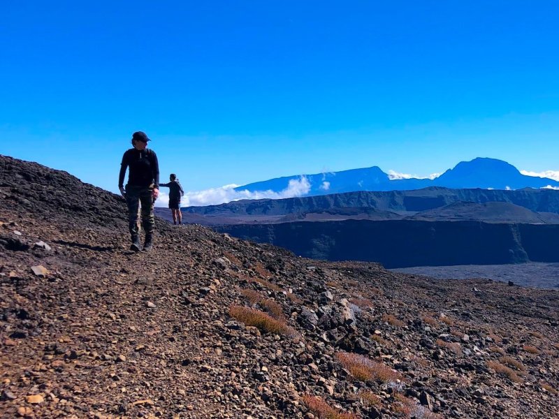 Randonnée au volcan du Piton de la Fournaise, La Réunion, paysage de coulées de lave