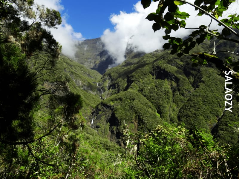 Randonnée guidée dans le Cirque de Salazie à La Réunion encadré par le prestataire, La Réunion