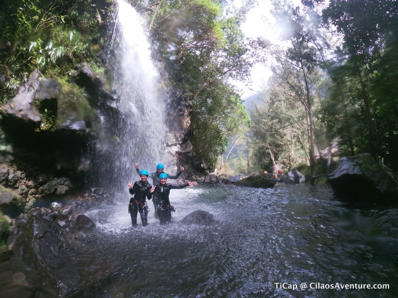 Canyon de Ti Cap dans la rivière Langevin, La Réunion encadré par le prestataire, La Réunion