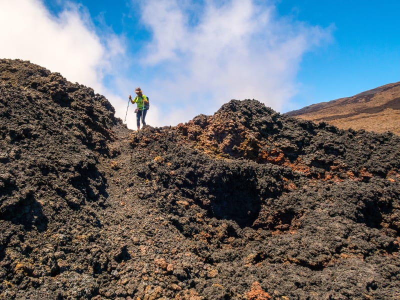 Randonnée sportive hors sentiers sur le Piton de la Fournaise encadré par le prestataire, La Réunion