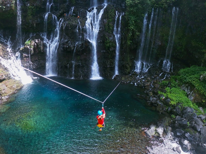 Canyoning familial du Petit Galet dans la rivière Langevin à Saint-Joseph, La Réunion encadré par le prestataire, La Réunion