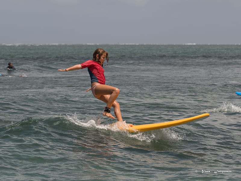Cours de surf à Saint-Leu, La Réunion encadré par le prestataire, La Réunion