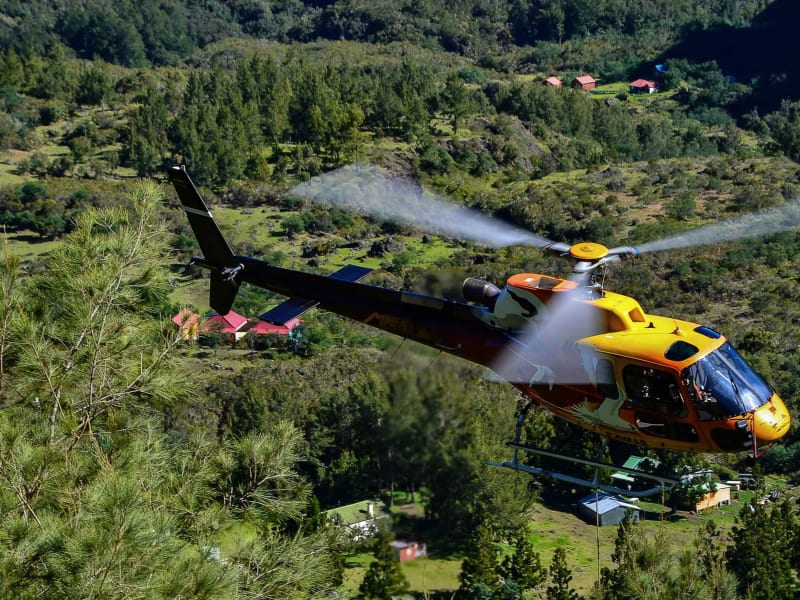 Survol des cascades et des trois cirques de La Réunion en hélicoptère