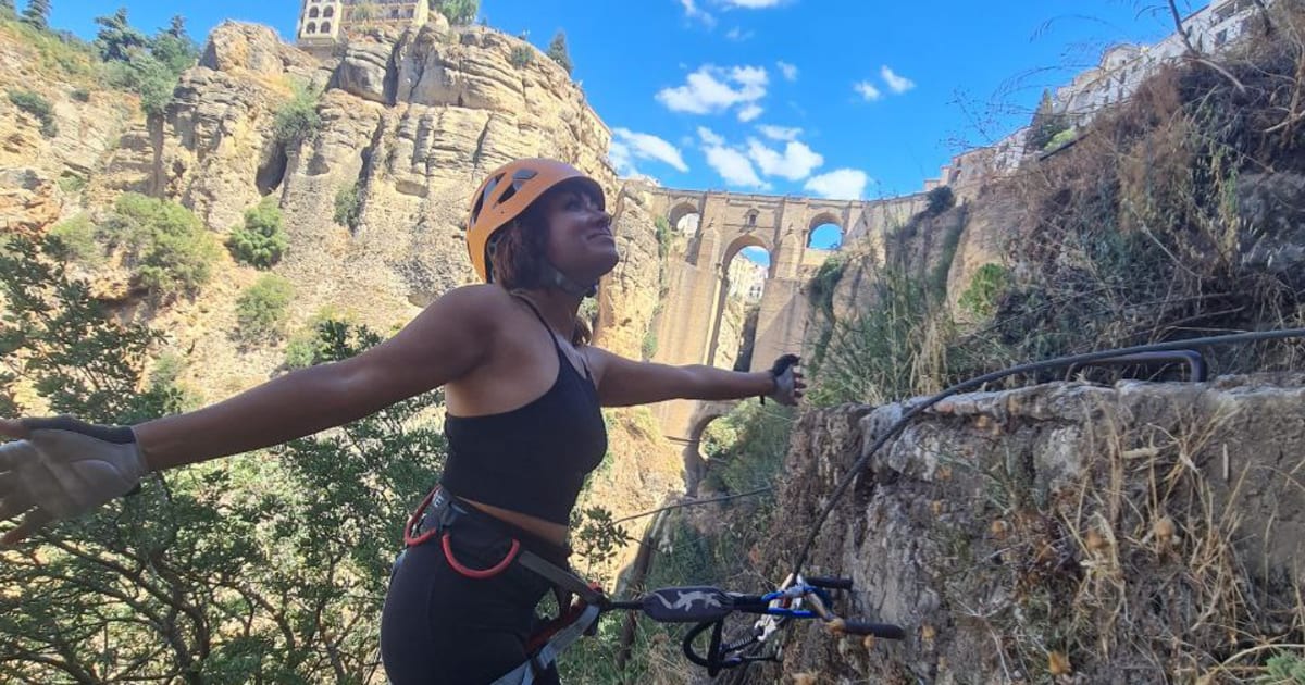 Guided Vía Ferrata excursion in Tajo de Ronda, near Malaga. | Manawa