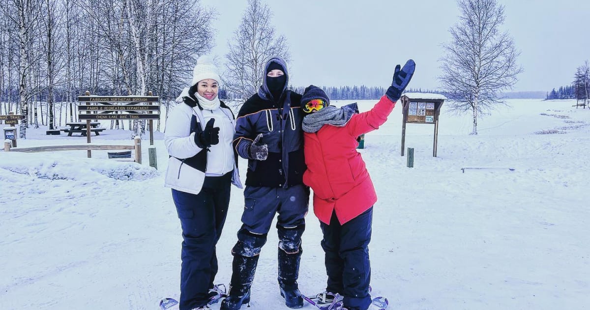 1 hour snowshoeing tour Guided snowshoeing tour in Fairbanks, Alaska