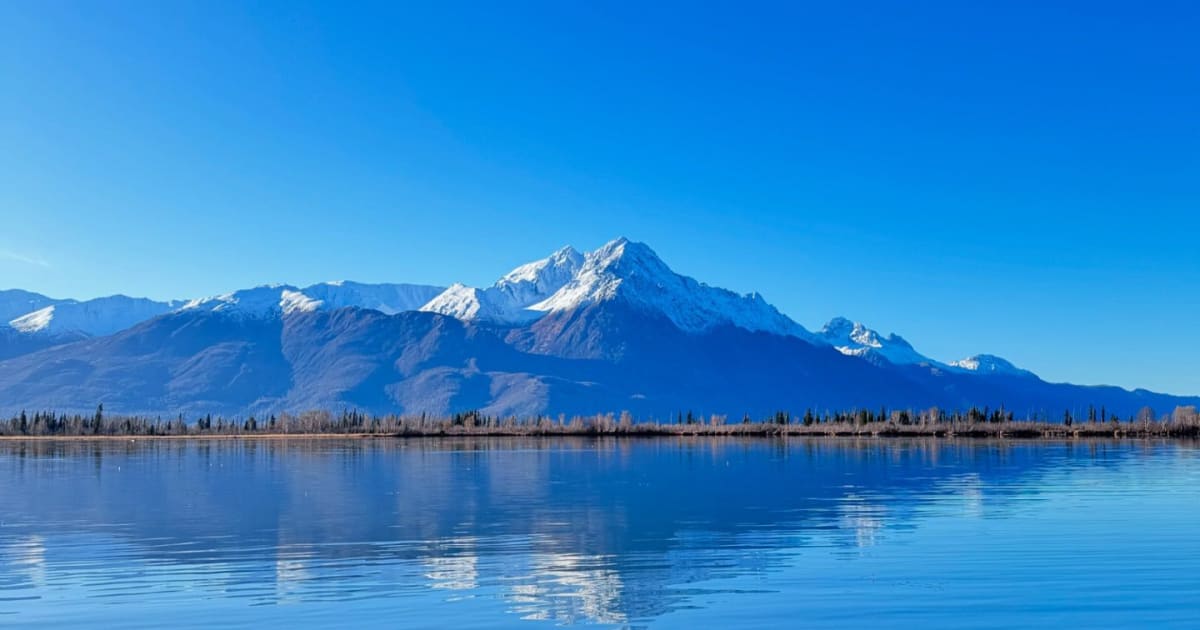 Guided kayak tour of the Knik River, near Anchorage | Manawa