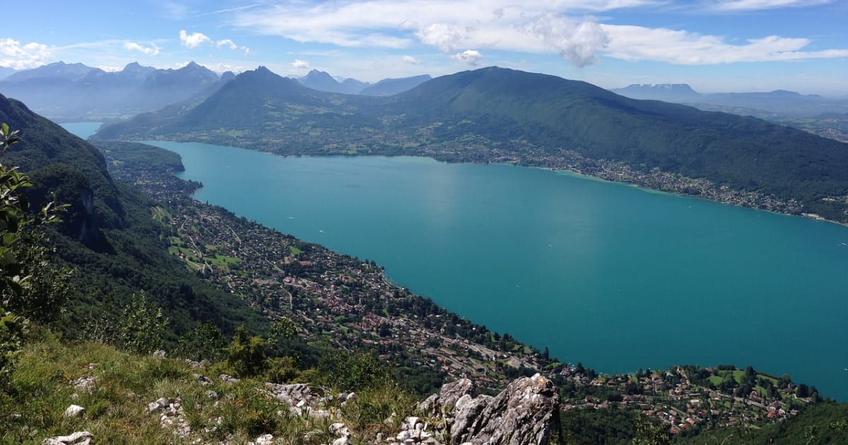 discover-lake-annecy-without-a-car-manawa