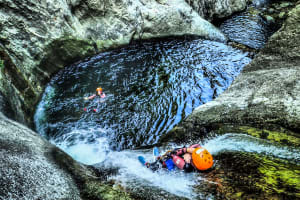 Descent of the sporty canyon level 3 in the Eastern Pyrenees