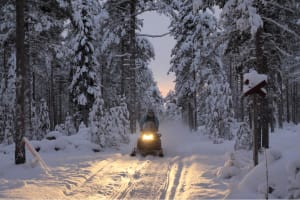 Excursion en motoneige de niveau intermédiaire depuis Rovaniemi