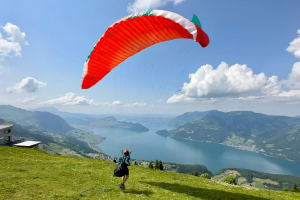 Beginner pilot paragliding course in Nidwalden, near Lucerne