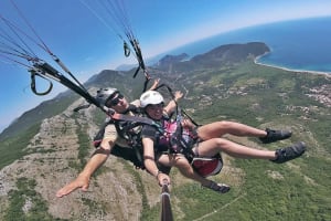 Tandem paragliding flight in Petrovac near Budva