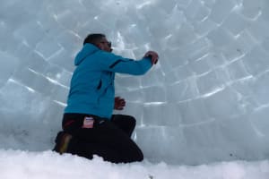 Construction d'un igloo à Saint-Lary-Soulan
