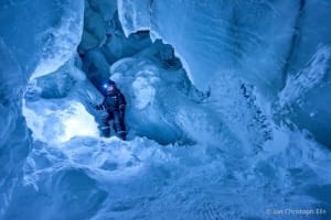 Safari en motoneige vers une grotte de glace au départ de Longyearbyen, au Svalbard