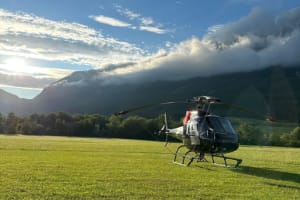 Excursión privada en helicóptero y almuerzo en los Alpes Orientales desde Salzburgo