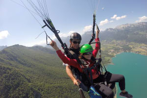 Tandem paragliding flight in Annecy