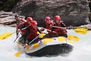 Rafting down the Durance River between Rabioux et Embrun