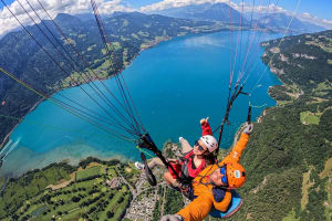 Vuelo en parapente biplaza sobre Interlaken