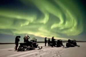 Excursion en motoneige et chasse aux aurores boréales depuis Kiruna