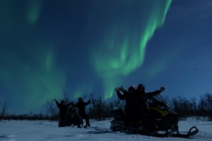Chasse aux aurores boréales en motoneige vers le mont Ednamvárri depuis Kiruna