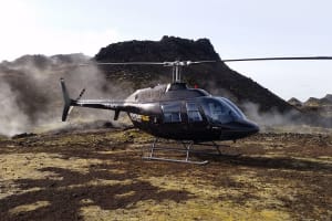 Hubschrauberflug über malerische Landschaften und Krater bei Reykjanes