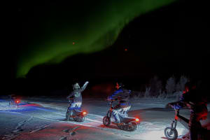 Chasse aux aurores boréales en scooter des neiges au départ de Rovaniemi