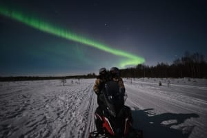 Motoneige, pêche sur glace et aurores boréales depuis Rovaniemi