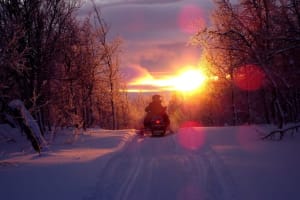 Abendlicher Motorschlittenausflug von Ivalo