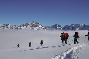 Randonnée en raquettes dans les Pyrénées près de Saint-Lary