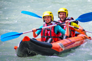 Descenso en canoa por el río Guisane en Serre Chevalier, cerca de Briancon