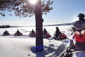 Excursion en motoneige dans la nature au départ de Rovaniemi