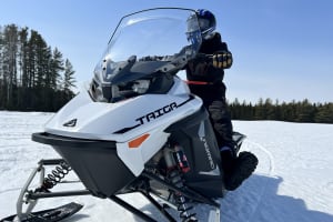 Excursion guidée en motoneige électrique au Saguenay depuis La Baie